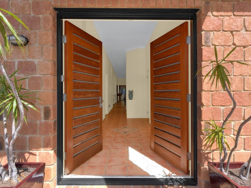 15 Valencia Court, Eatons Hill QLD 4037