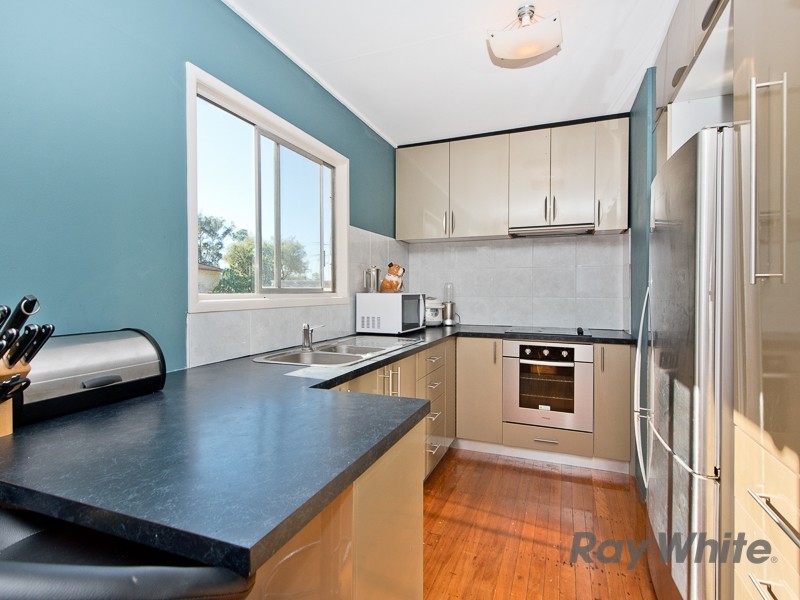 4 Hanlon Road, Petrie QLD 4502