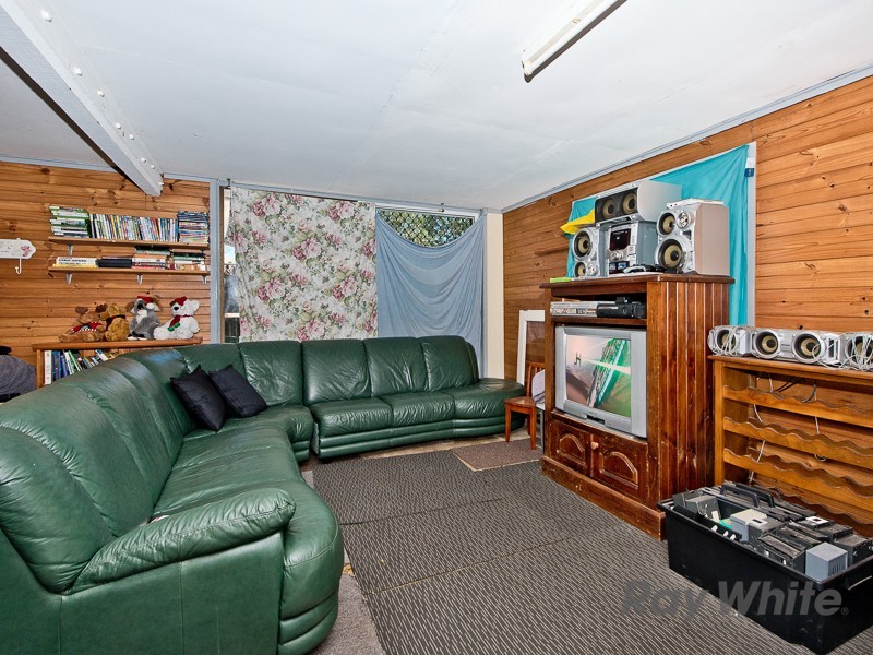 4 Hanlon Road, Petrie QLD 4502