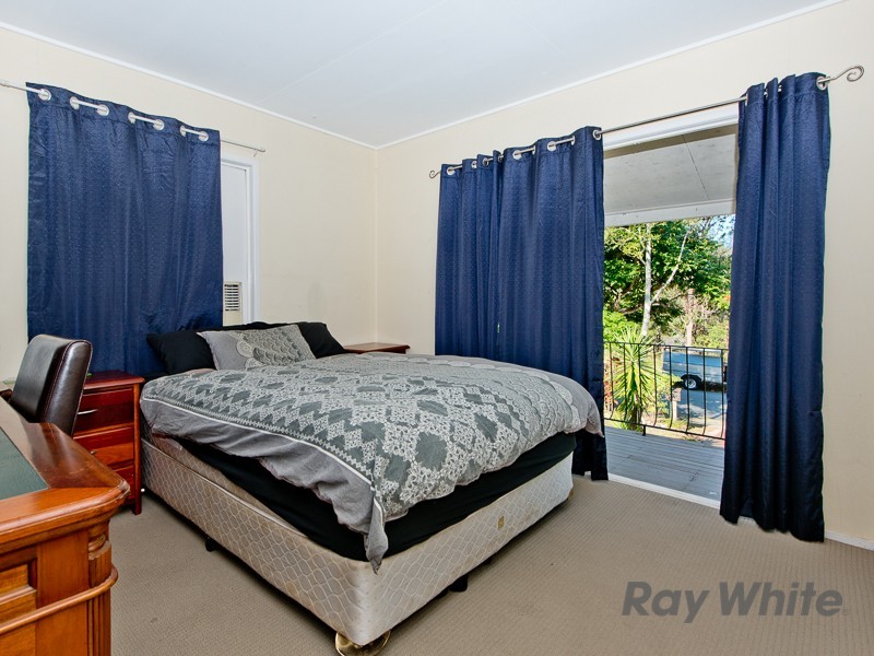 4 Hanlon Road, Petrie QLD 4502