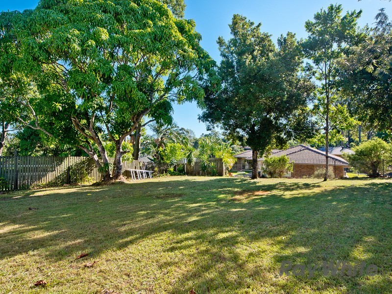 4 Hanlon Road, Petrie QLD 4502