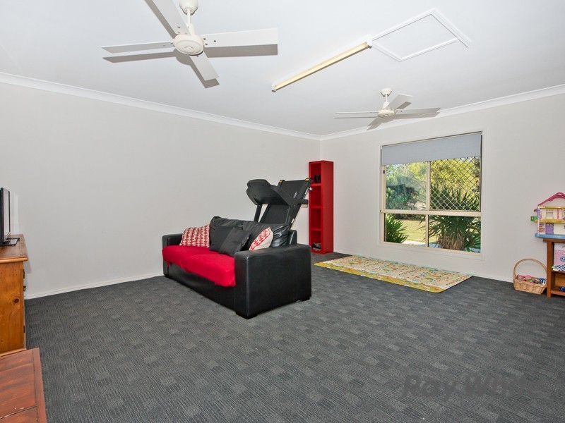 34 Blue Mountain Crescent, Warner QLD 4500