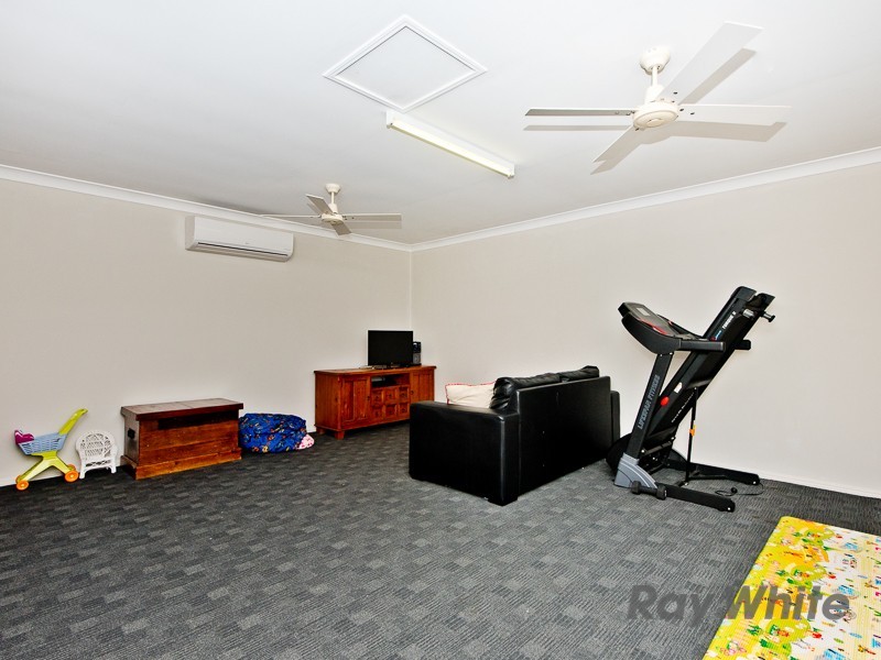 34 Blue Mountain Crescent, Warner QLD 4500