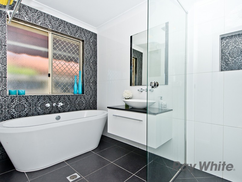 34 Blue Mountain Crescent, Warner QLD 4500