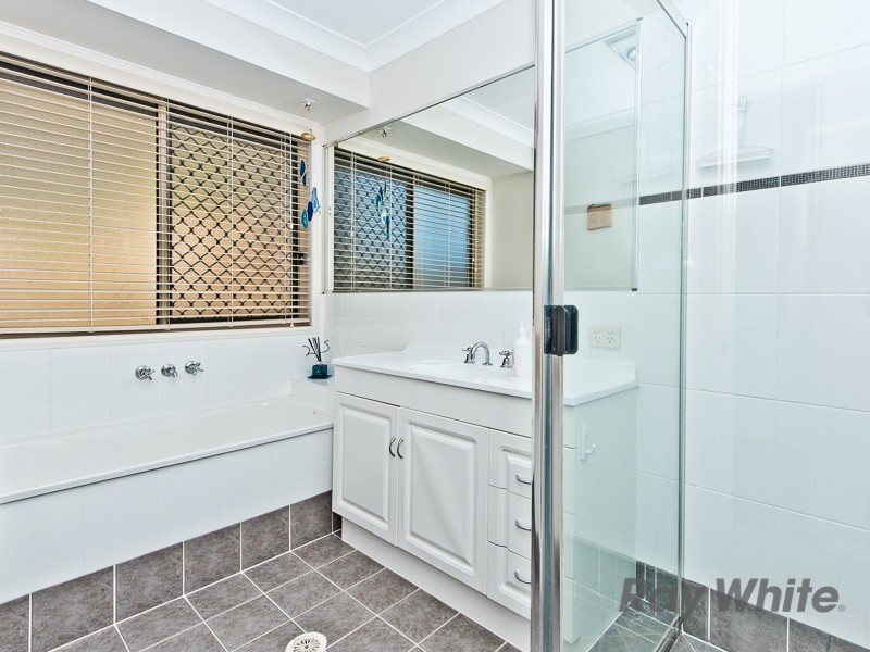 14 Stone Brook Court, Cashmere QLD 4500