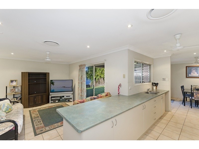 34-36 Martinez Avenue, West End QLD 4810