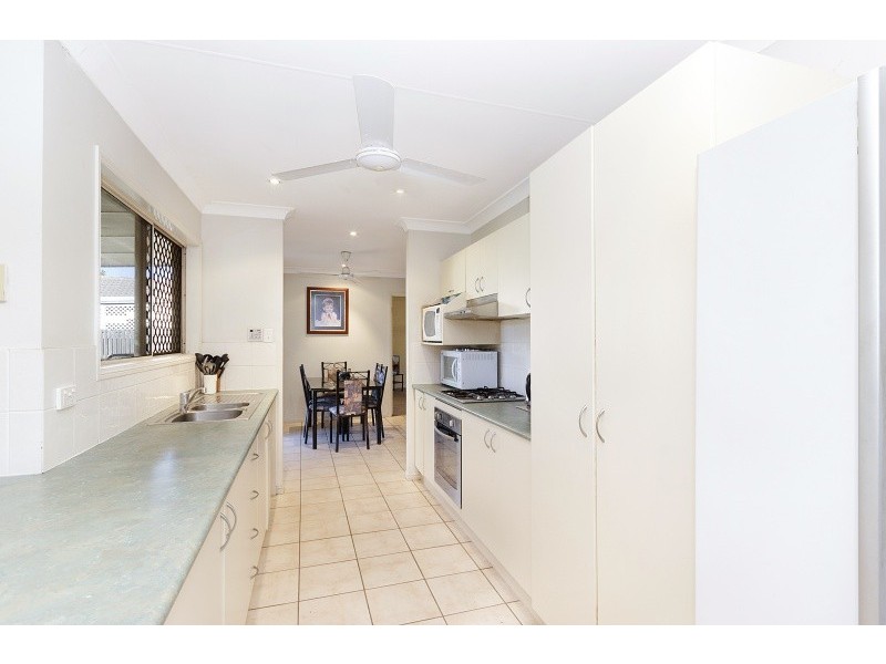 34-36 Martinez Avenue, West End QLD 4810