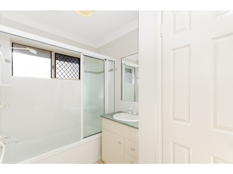 34-36 Martinez Avenue, West End QLD 4810