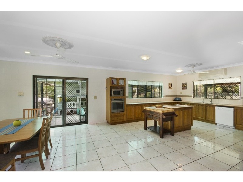 136 Toolakea Beach Road, Bluewater QLD 4818