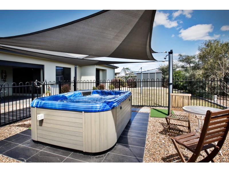 19 Apple Gum Avenue, Mount Low QLD 4818