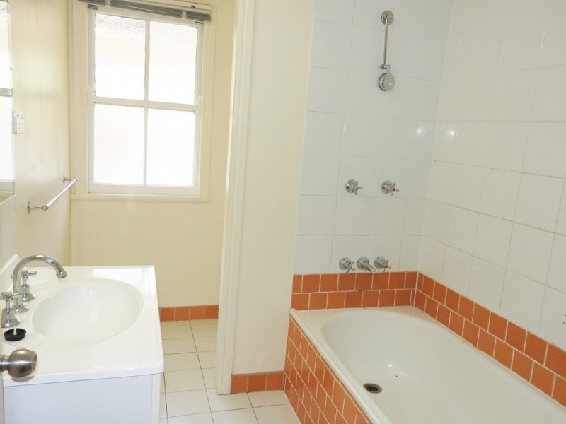 1/18 Clayton Street, Hermit Park QLD 4812