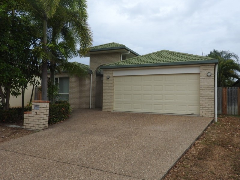 7 Fortunia Lane, Kirwan QLD 4817