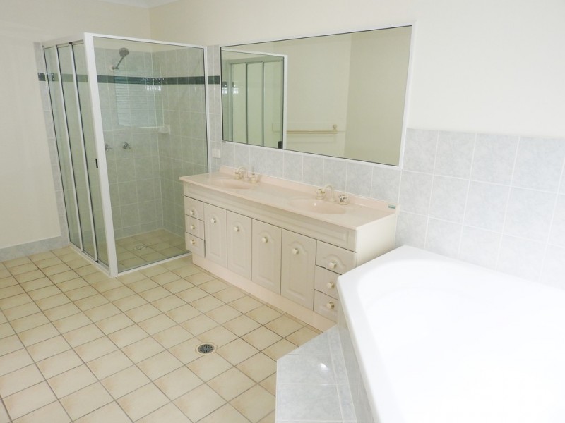 7 Fortunia Lane, Kirwan QLD 4817