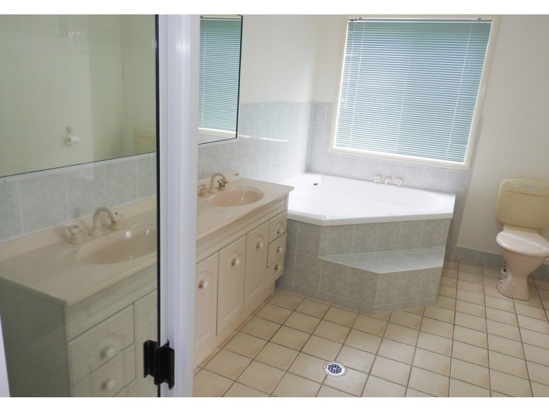 7 Fortunia Lane, Kirwan QLD 4817