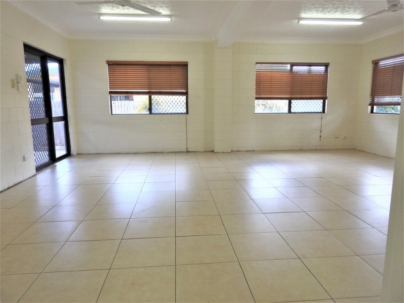 9 Peter Street, Kelso QLD 4815