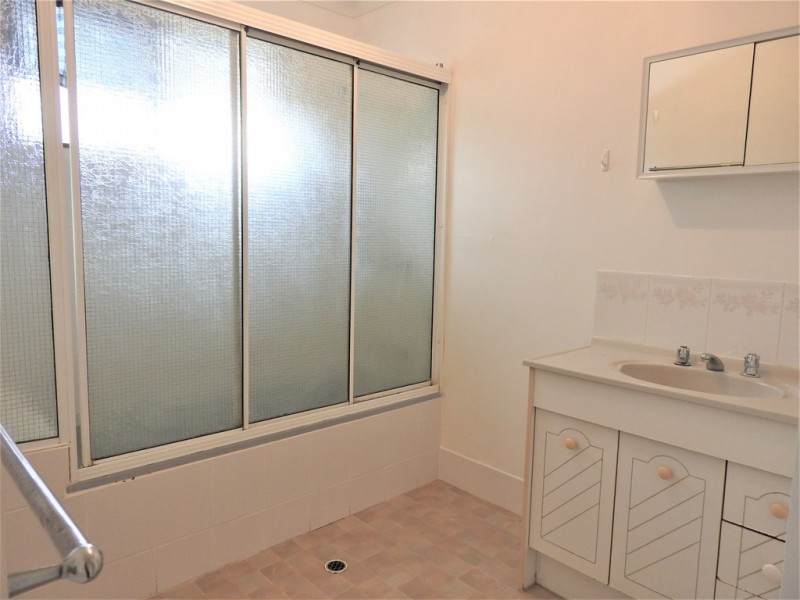 9 Peter Street, Kelso QLD 4815