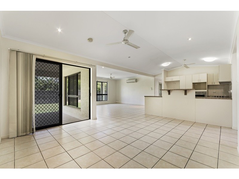 2 Daintree Drive, Bushland Beach QLD 4818