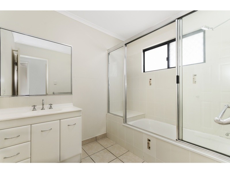 2 Daintree Drive, Bushland Beach QLD 4818