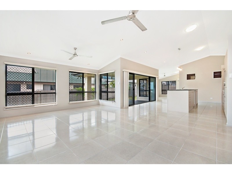 7 Helvellyn Street, Bushland Beach QLD 4818