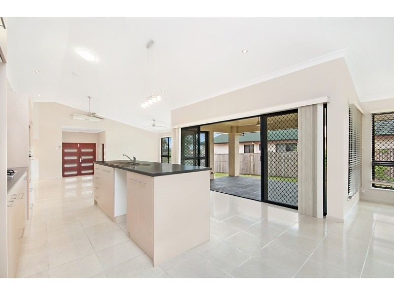 7 Helvellyn Street, Bushland Beach QLD 4818