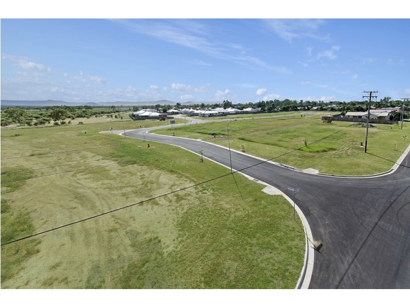 255 Pinnacle Drive, Rasmussen QLD 4815