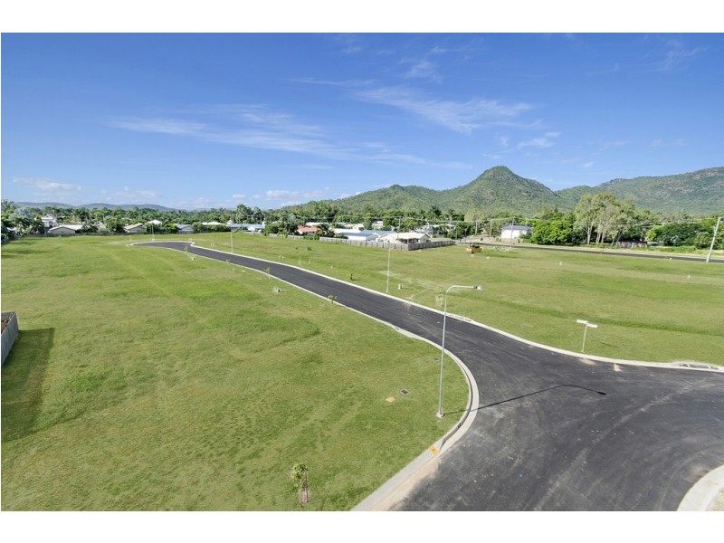 255 Pinnacle Drive, Rasmussen QLD 4815