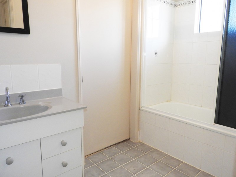 8 Carlo Court, Kelso QLD 4815