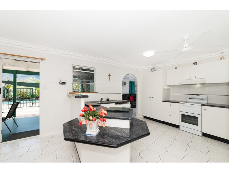 5 Feeney Avenue, Rasmussen QLD 4815