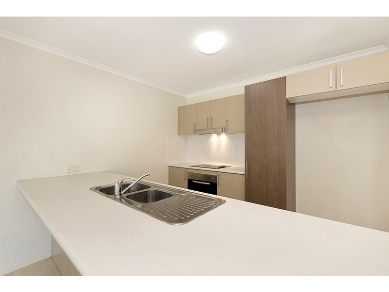 2/4 South Vickers Road, Condon QLD 4815