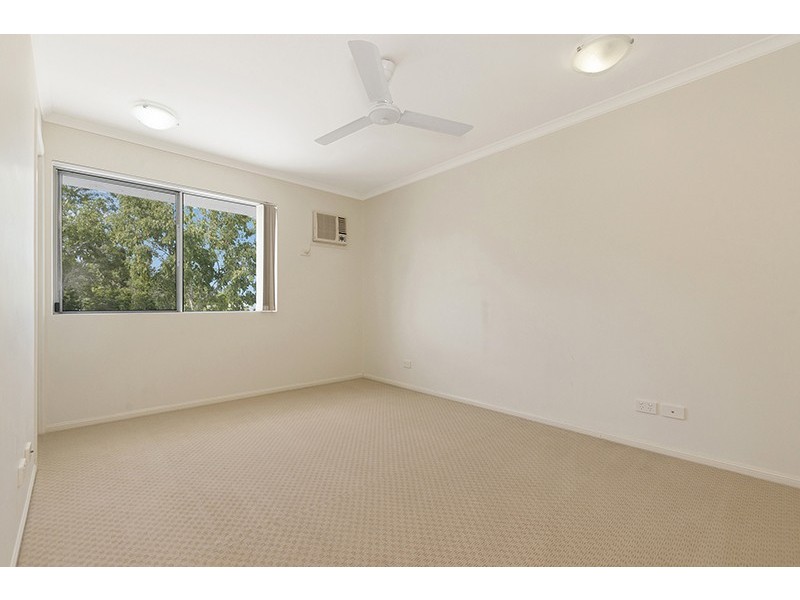 2/4 South Vickers Road, Condon QLD 4815