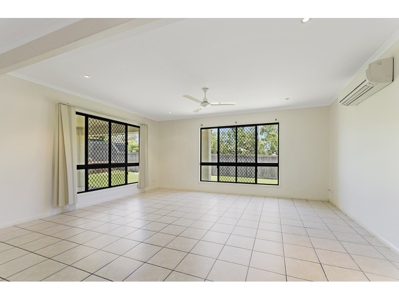 2 Daintree Drive, Bushland Beach QLD 4818