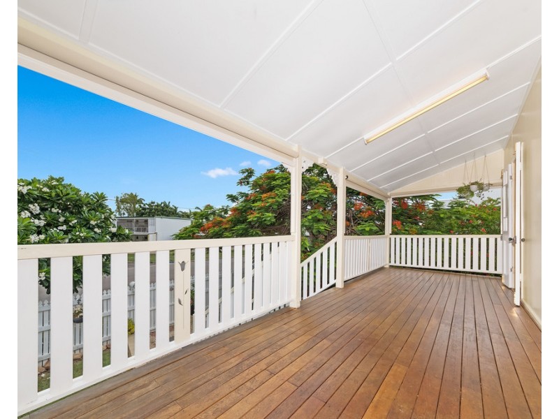 12 MacIntosh Street, Hermit Park QLD 4812