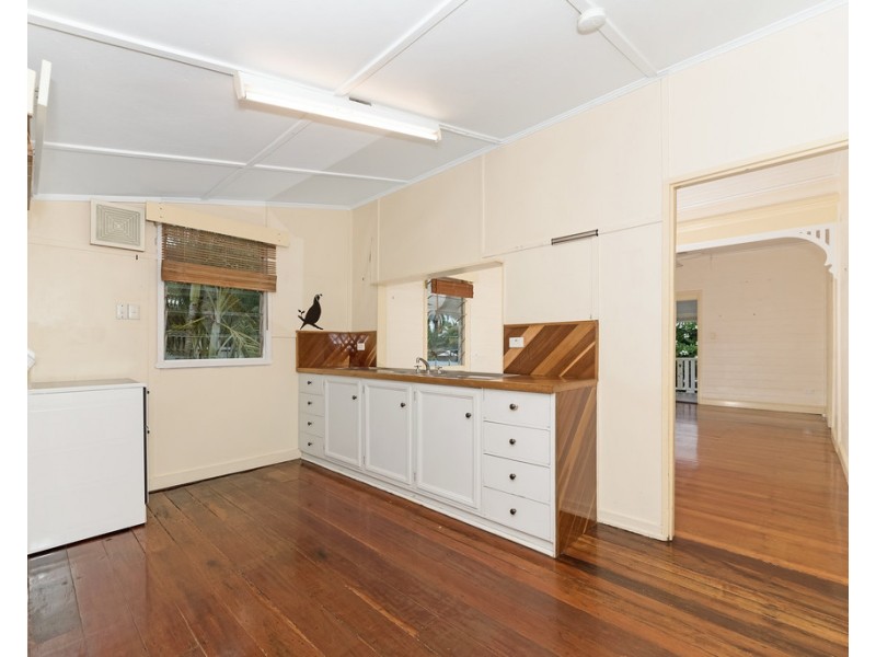 12 MacIntosh Street, Hermit Park QLD 4812