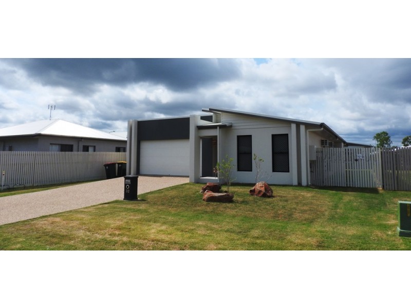 Room 2/32 Delaware Green, Mount Louisa QLD 4814