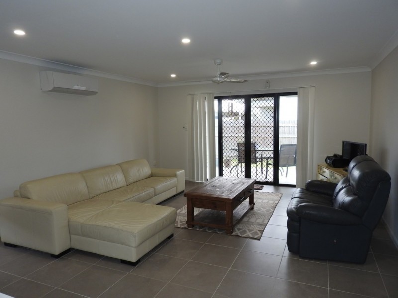 Room 2/32 Delaware Green, Mount Louisa QLD 4814