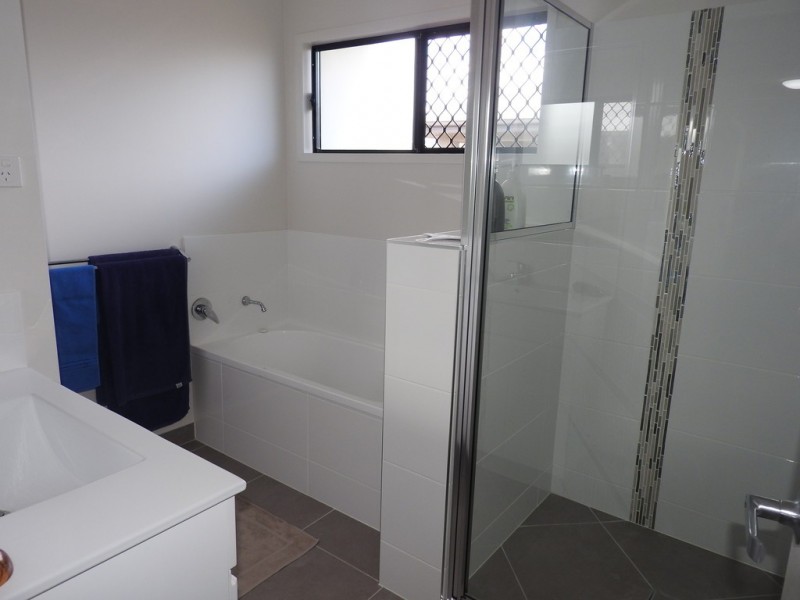 Room 2/32 Delaware Green, Mount Louisa QLD 4814