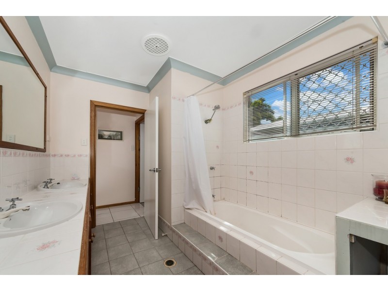 3 Sandalan Court, Bushland Beach QLD 4818