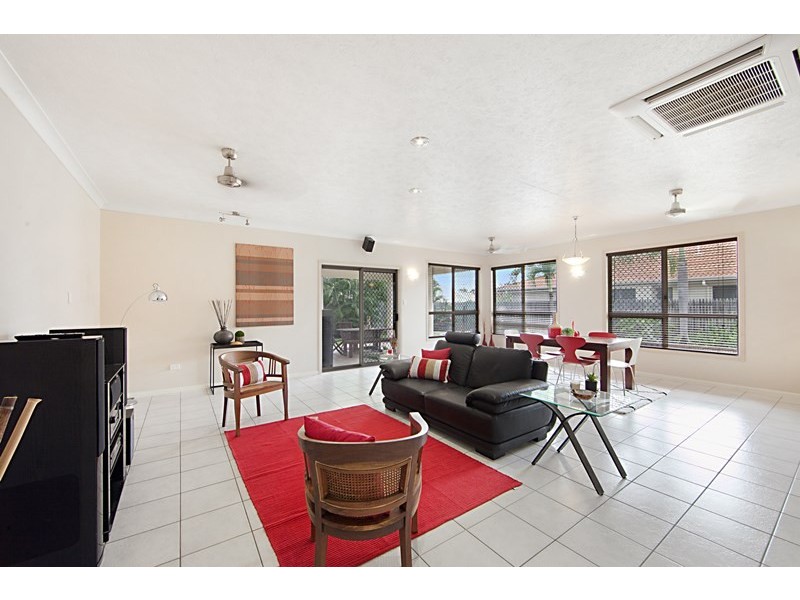 18 Young Circuit, Kirwan QLD 4817