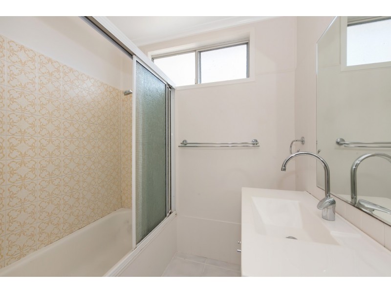 17 Lambert Street, Kirwan QLD 4817