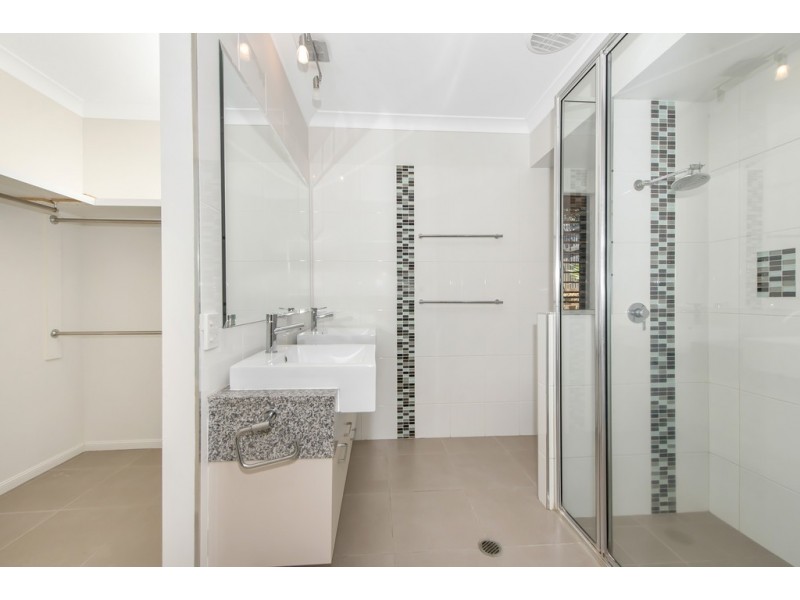 12 Cromwell Court, Mount Louisa QLD 4814