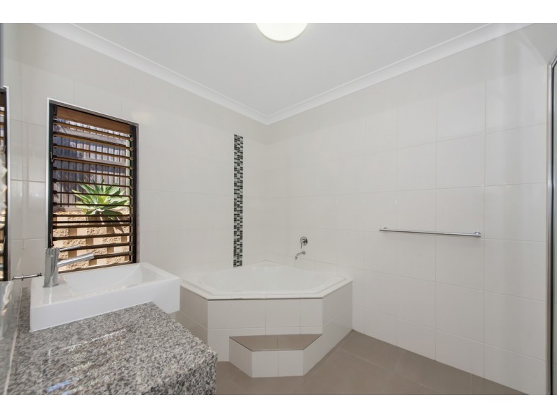 12 Cromwell Court, Mount Louisa QLD 4814