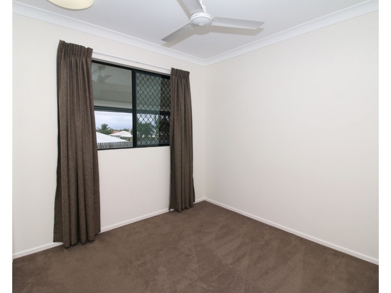 4 Zoe Crt, Mount Louisa QLD 4814