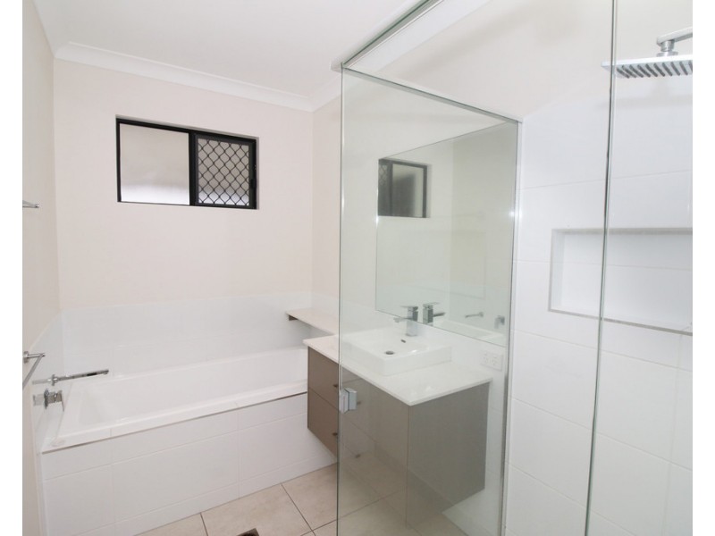 4 Zoe Crt, Mount Louisa QLD 4814