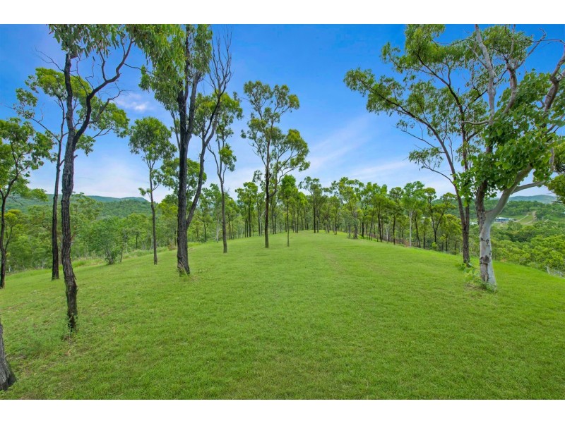 13 Hancock Road, Alligator Creek QLD 4816