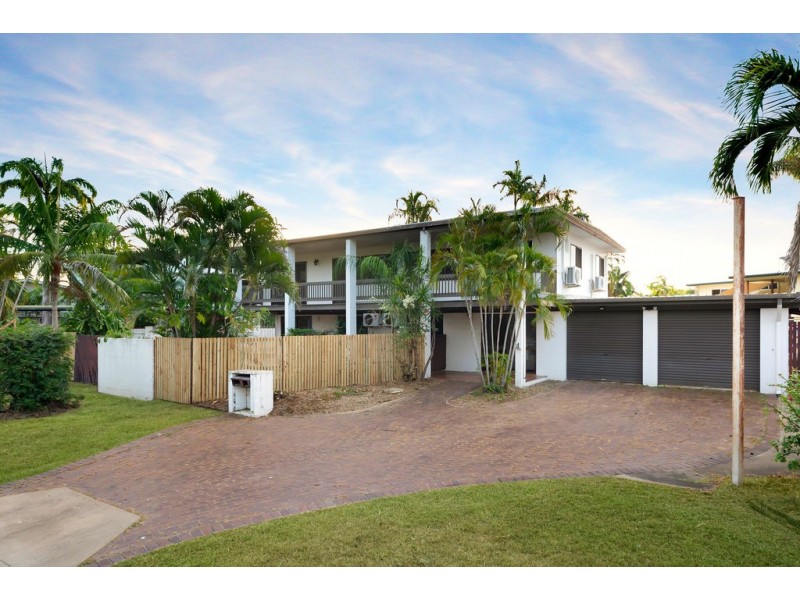 8 Adelong Drive, Cranbrook QLD 4814