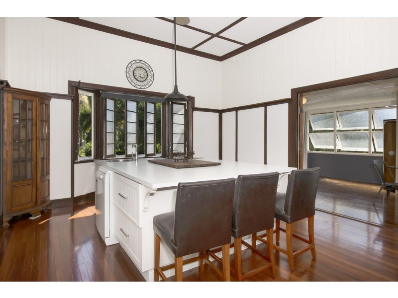 6 Purves Street, Hyde Park QLD 4812