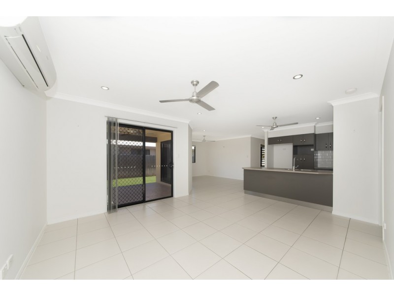 11 Wakeboard Circuit, Kelso QLD 4815