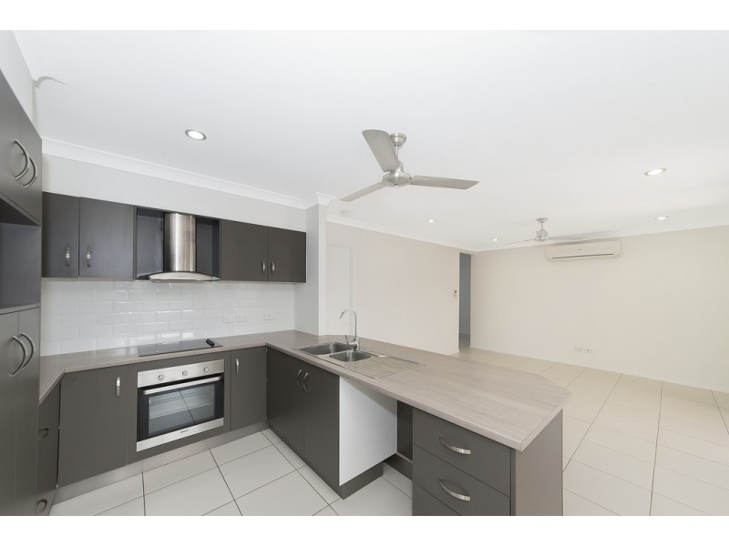 11 Wakeboard Circuit, Kelso QLD 4815