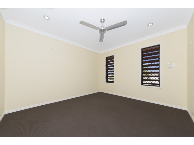 11 Wakeboard Circuit, Kelso QLD 4815