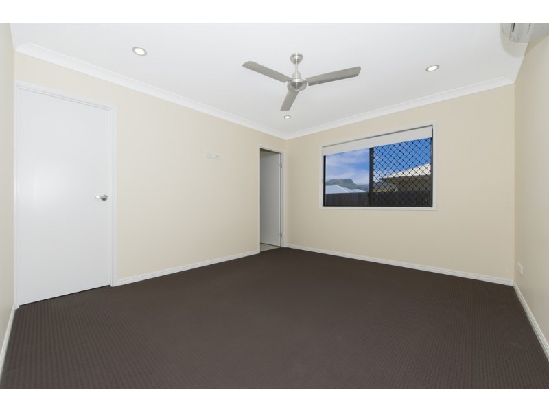 11 Wakeboard Circuit, Kelso QLD 4815